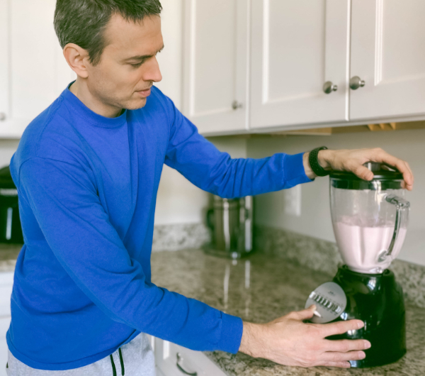 A man makes a protein smoothie